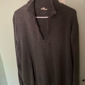 Super comfy gap sweater. Great for fall or winter. Super easy to pair with.